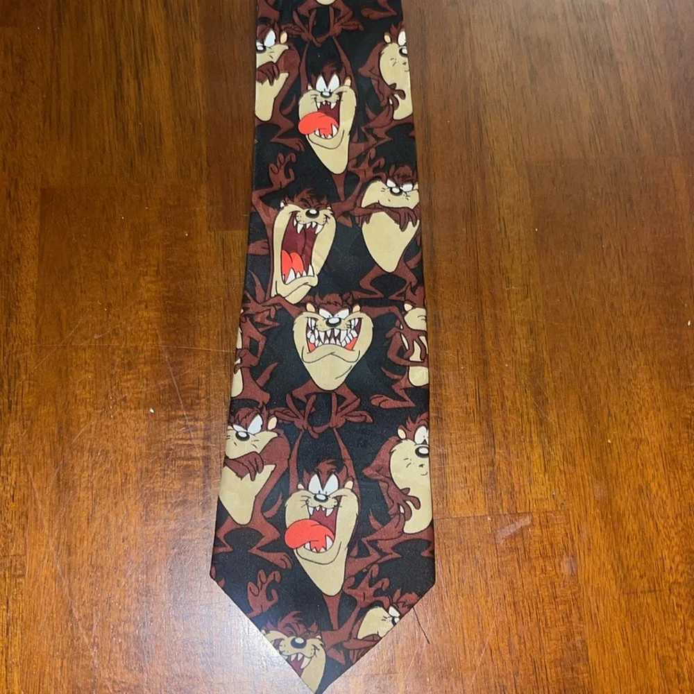 Looney Tunes Mania Tasmanian Devil men’s tie. 100% polyester.